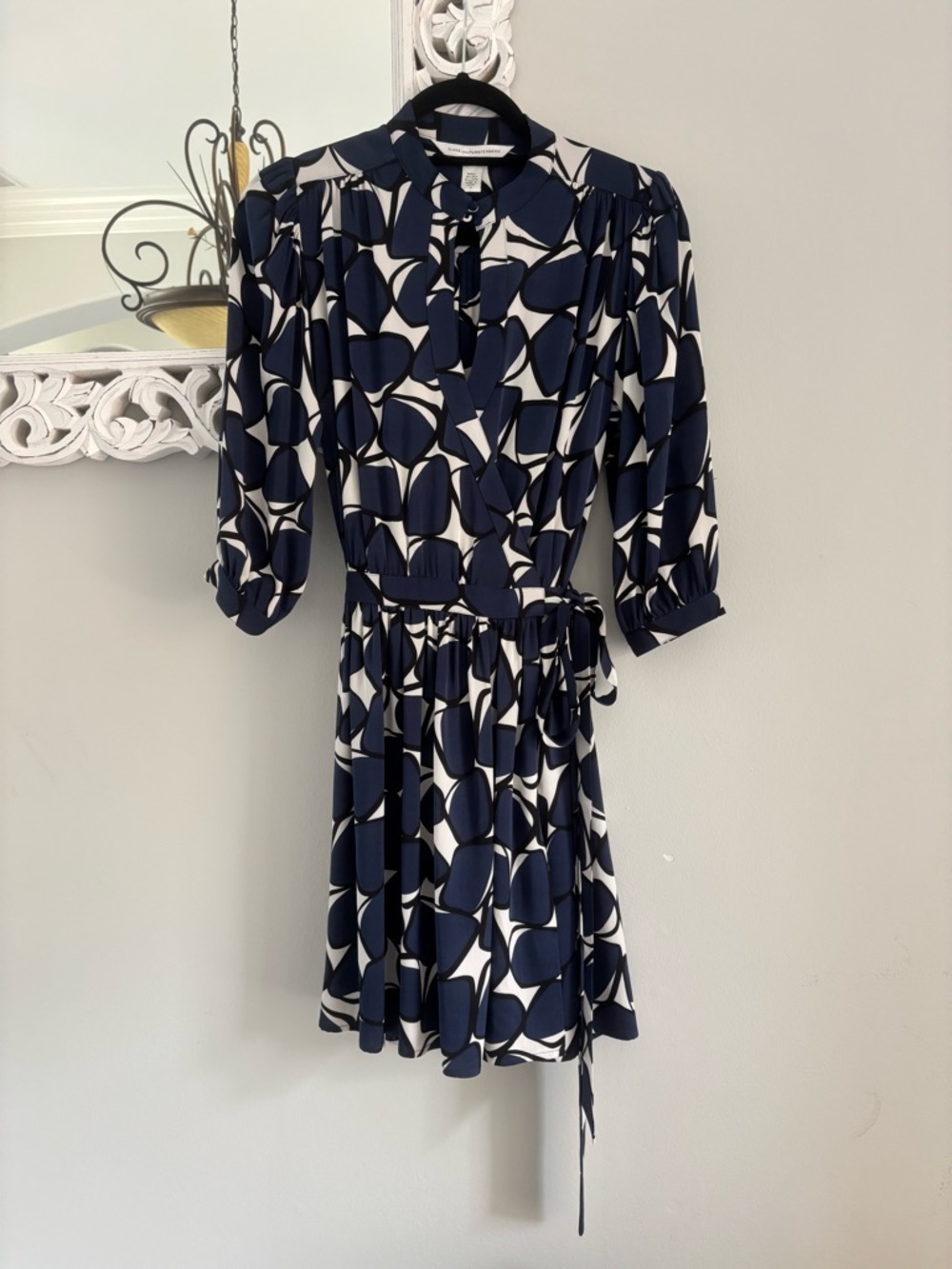 ✨Diane von Furstenberg (DVF) Silk Dress in Ginkgo Biloba Pattern✨